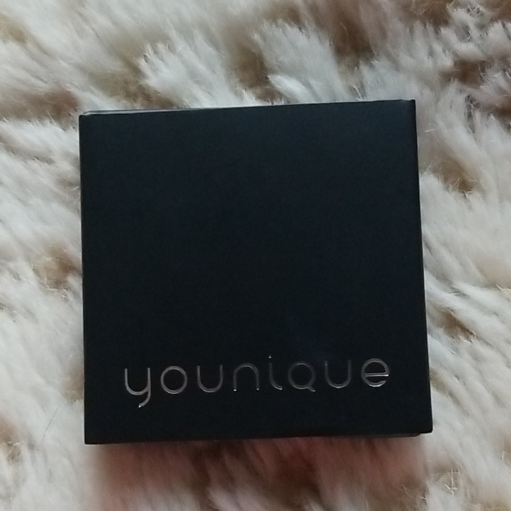 Younique single shadow case